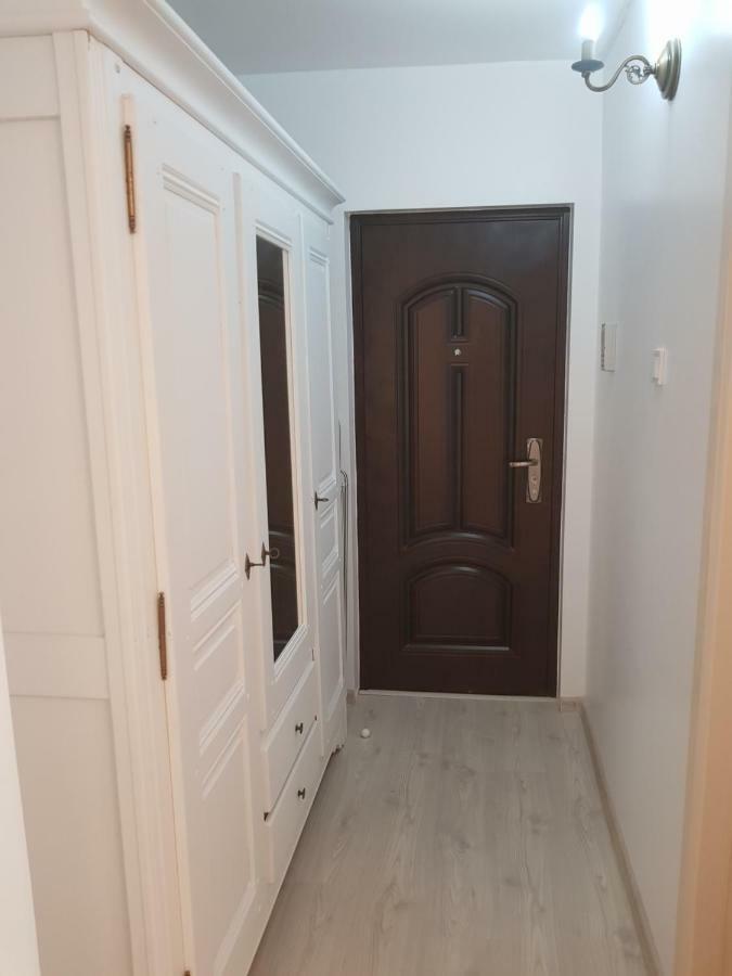 Cozy Apartment In A Quiet Area クラヨーヴァ エクステリア 写真